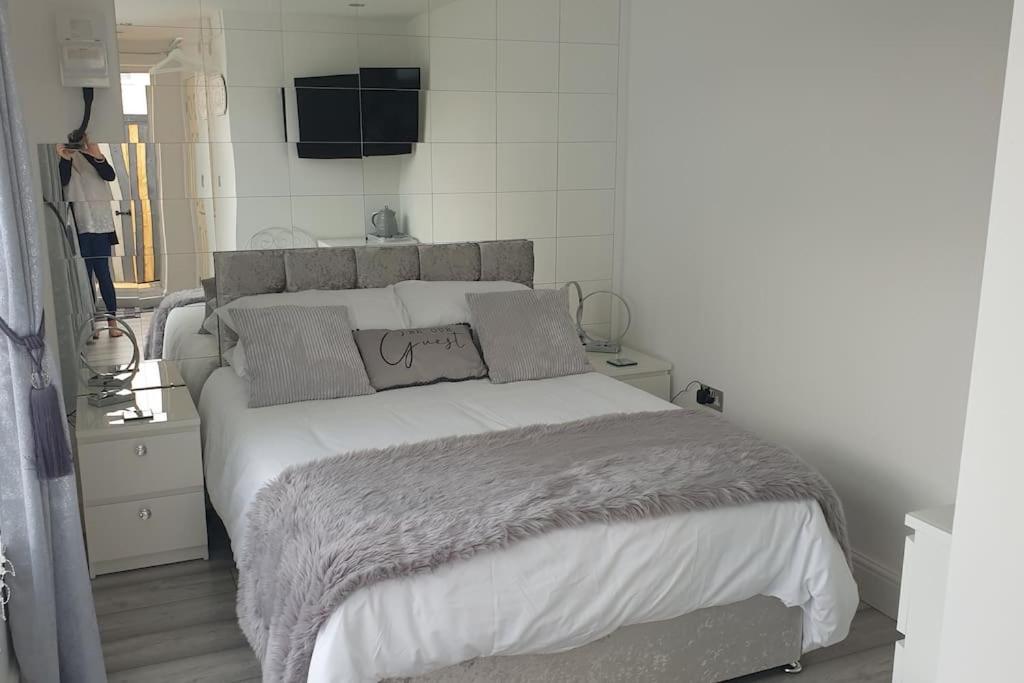 Near Liverpool Double Bedroom Hideaway Wirral Exterior photo