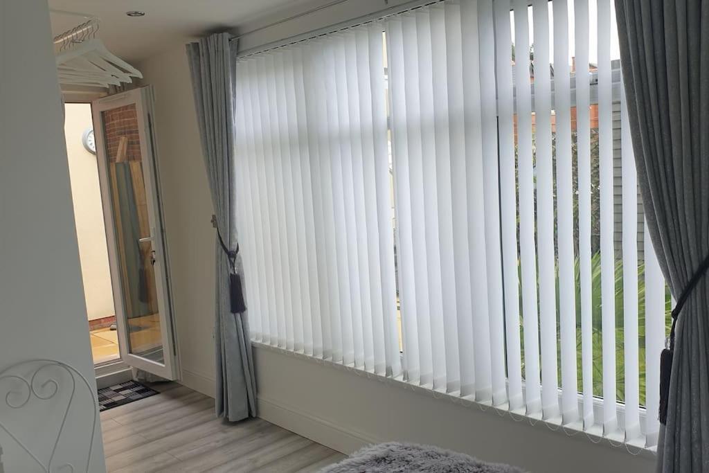 Near Liverpool Double Bedroom Hideaway Wirral Exterior photo