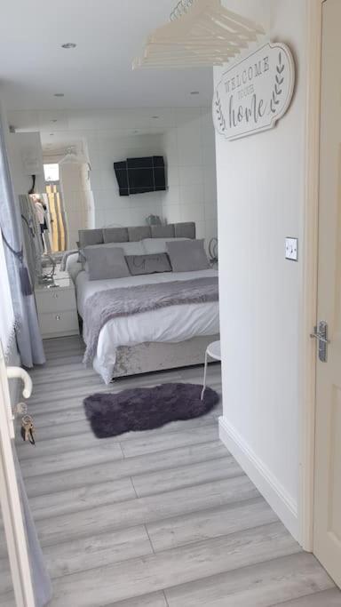 Near Liverpool Double Bedroom Hideaway Wirral Exterior photo
